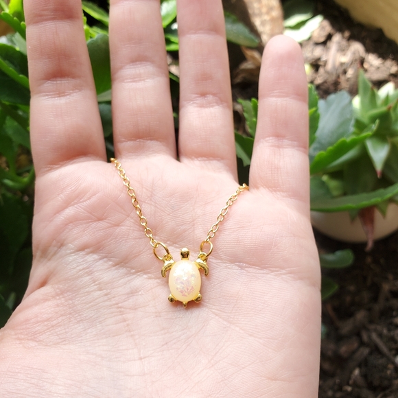 NWOT Gold Triplet Opal Turtle Necklace - Picture 6 of 15